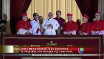 El cardenal Jorge Mario Bergoglio se presenta por primera vez como el nuevo Papa