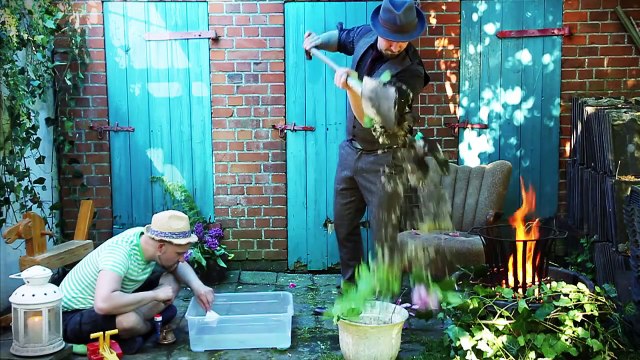 Feuer, Wasser, Erde, Luft und Zeit (2014)