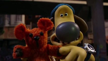 Shaun the Sheep CLIP- Singing to Timmy [2015]