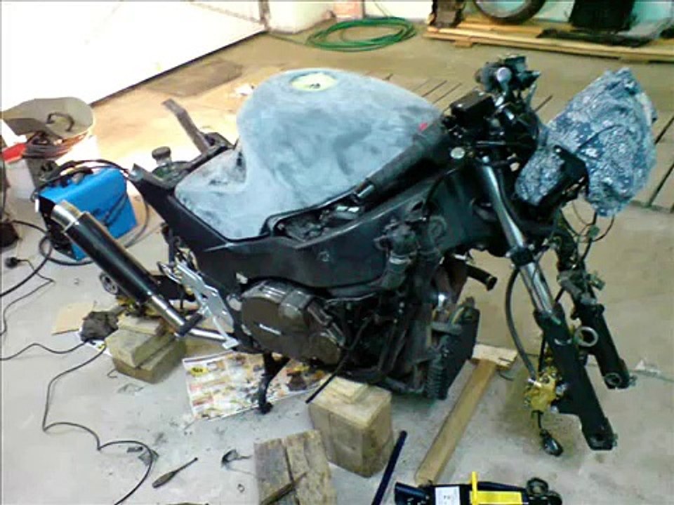 KAWASAKI ZZR 1100 D1 REBUILD