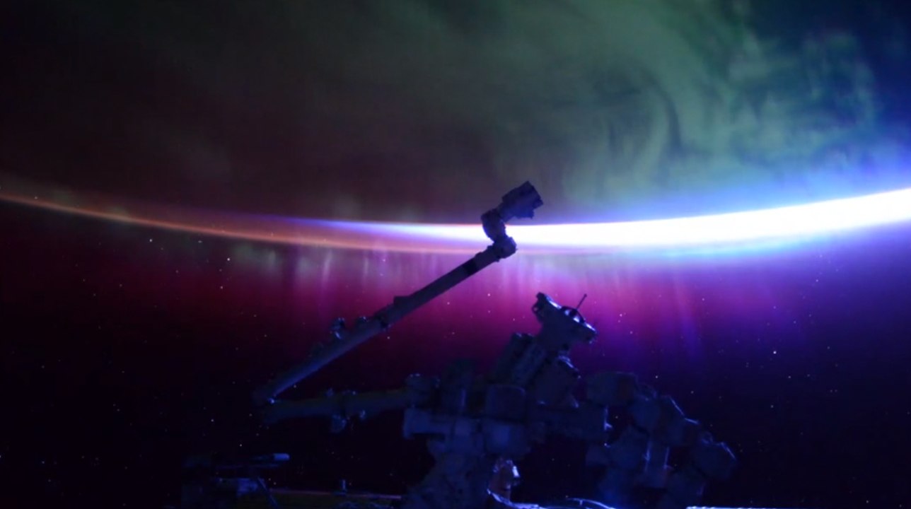 Cinq aurores boréales vues de l’espace