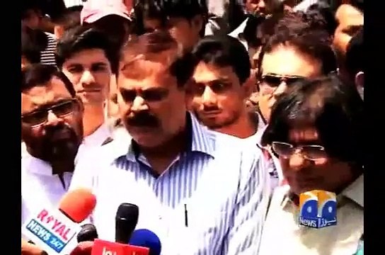 Rashid Godil of MQM injured in car firing in Karachi.