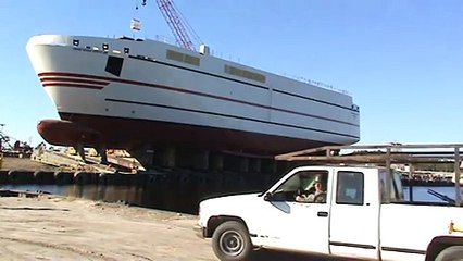 Cruiz ship launching in River