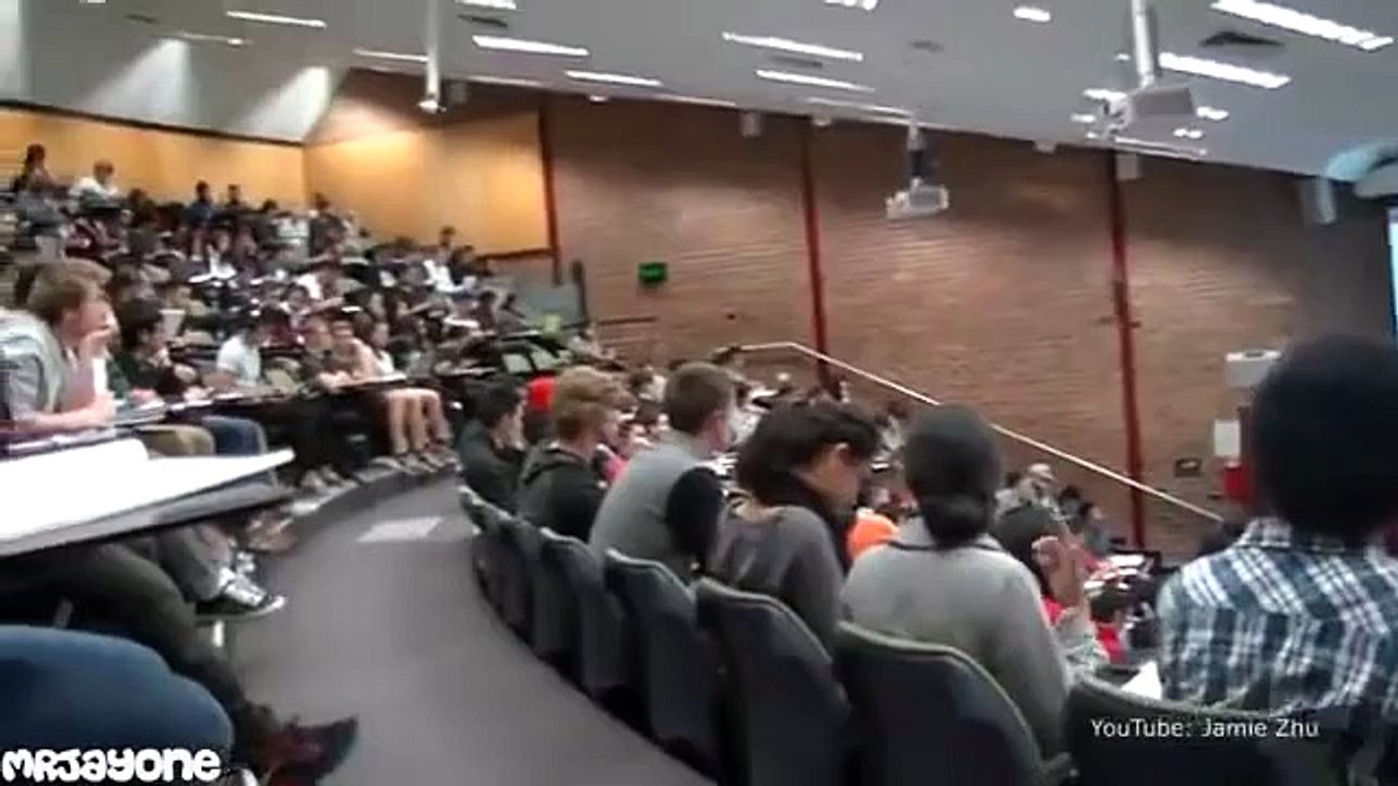 Sydney : il regardait dans un amphi de la porno croyant avoir branché ses écouteurs