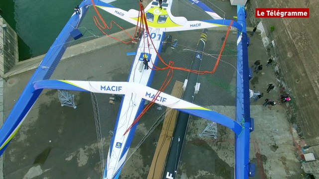 Lorient. Le trimaran Macif de François Gabart mis à l'eau