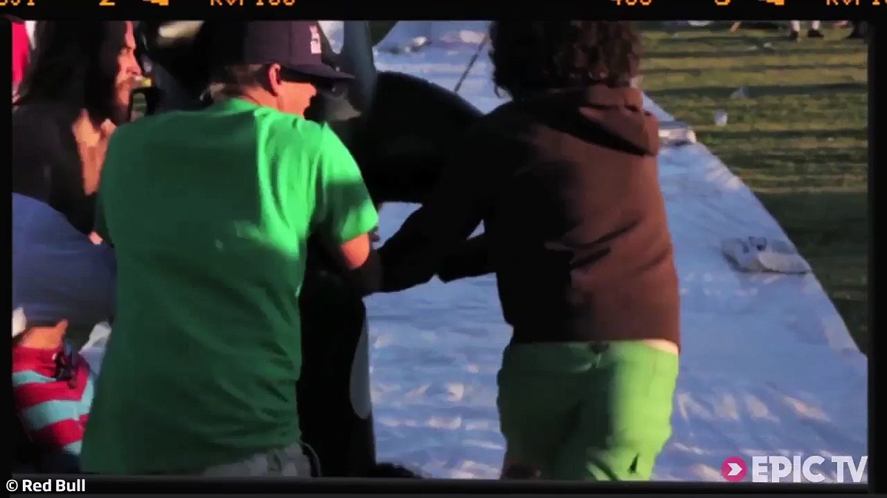 Inflatable Hotdogging Jaws Epic TV Surf Report 05