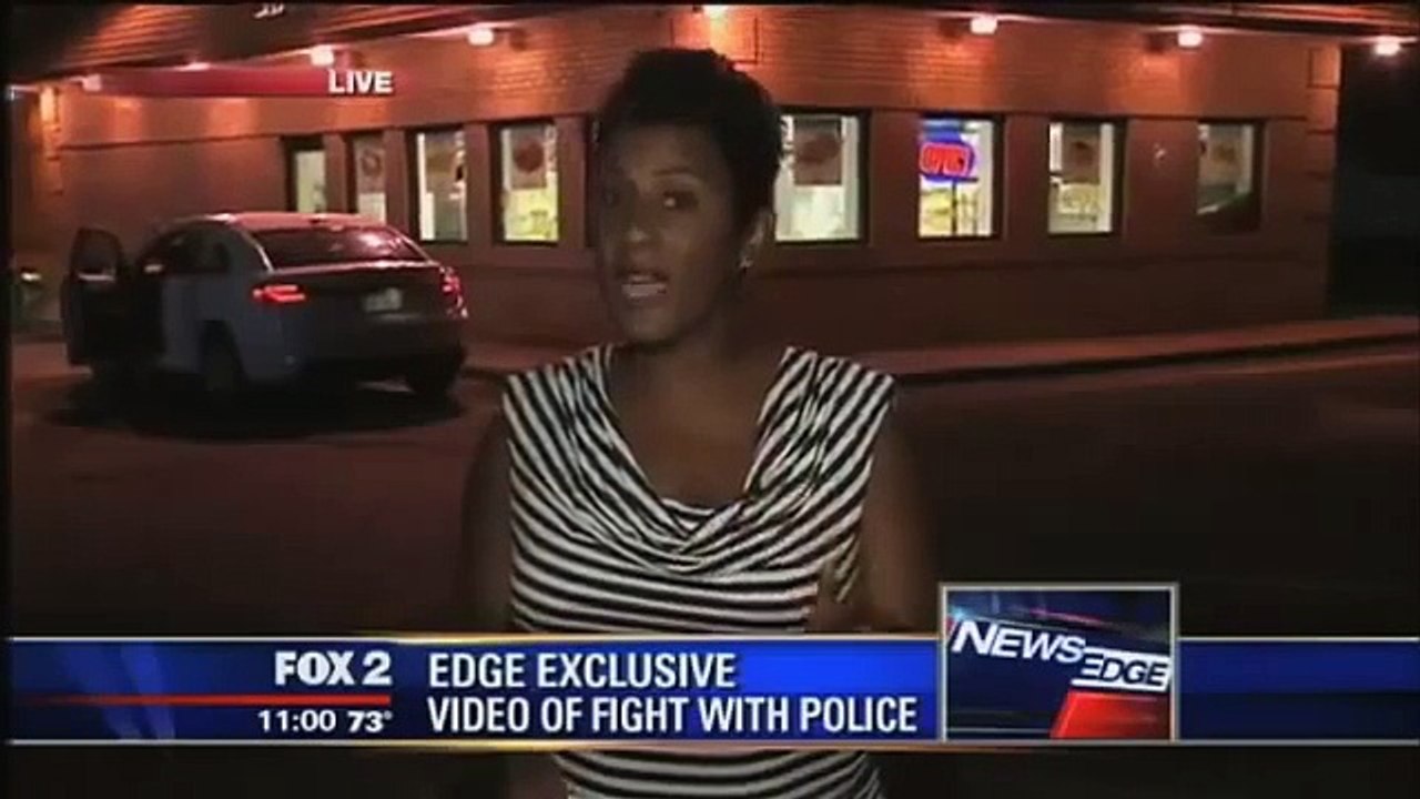 ▶ Police BRAWL  Black Men Beat Up White Cops Caught on Camera