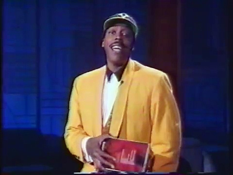 Annie Lennox -  Walking On Broken Glass ( MTV Live Arsenio Hall 1/3/92)