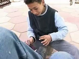 Shoe shine boy: Iraq