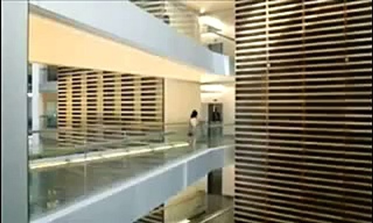 Curiosidades - Mujer pierde su vestido en ascensor
