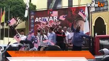 Anti-Anwar protest at National Mosque