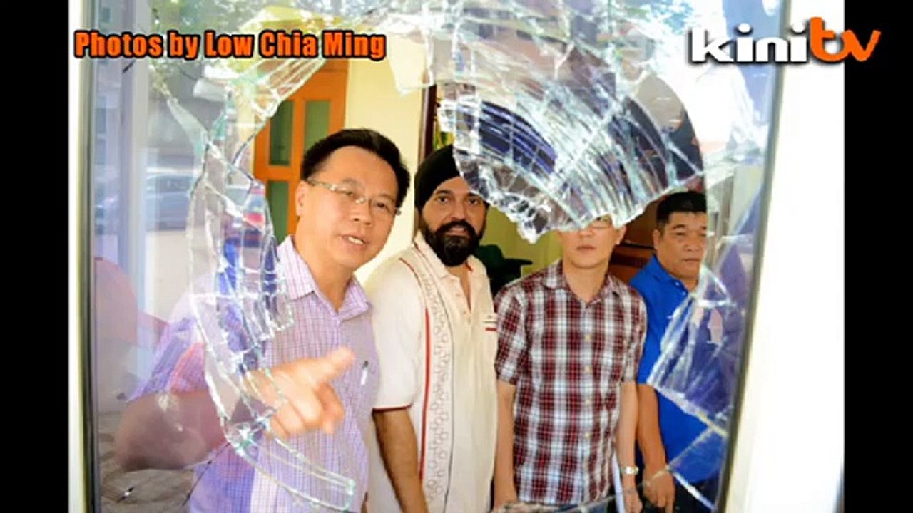 Bricks hurled at Gerakan office, glass door damaged