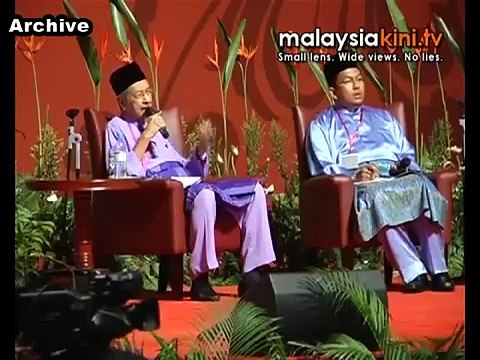 Don't bite the hand that feeds you, Dr M tells Felda