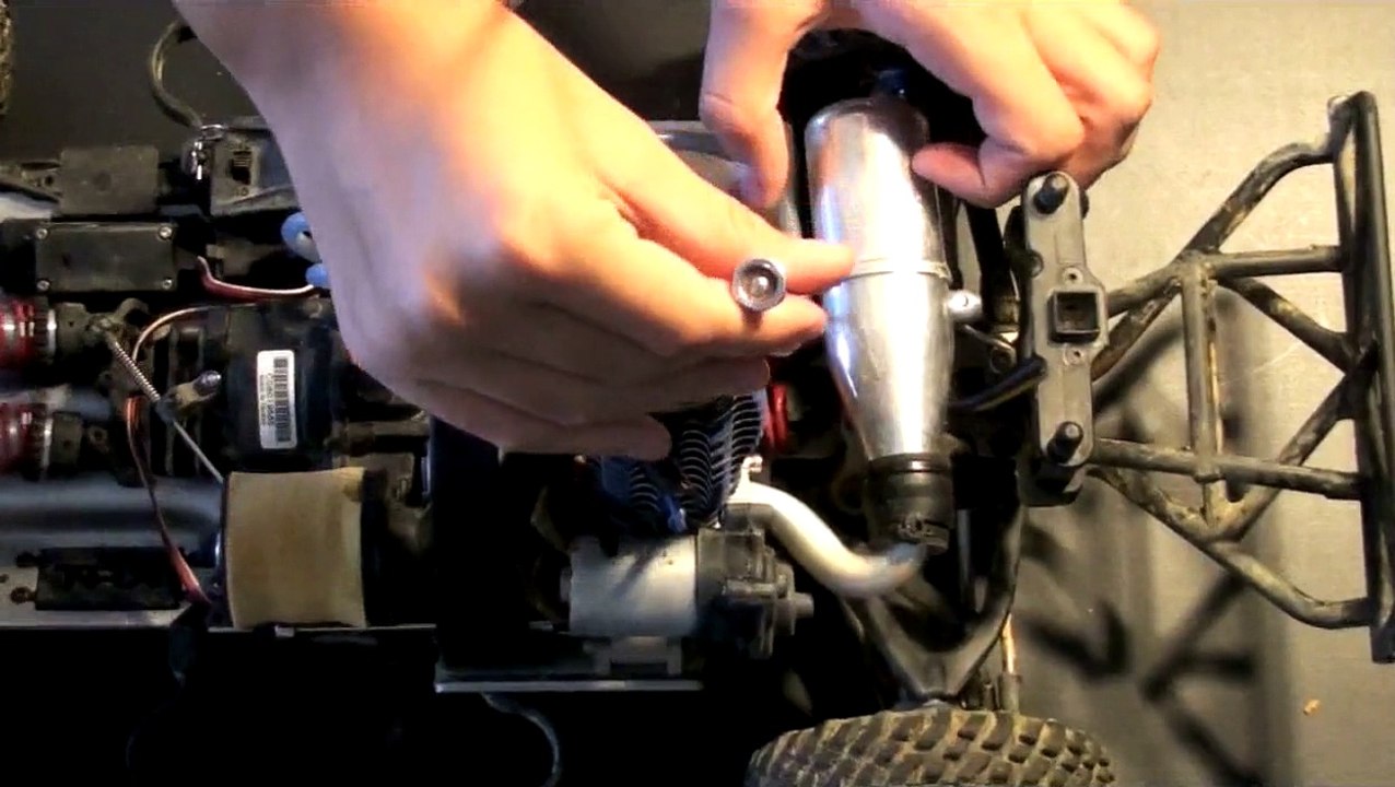 How to Remove a Traxxas 3.3 Engine