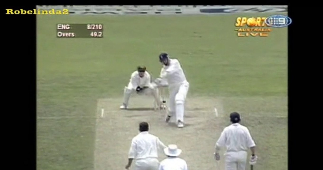Ball Bounces Two Times on Wicket video Dailymotion