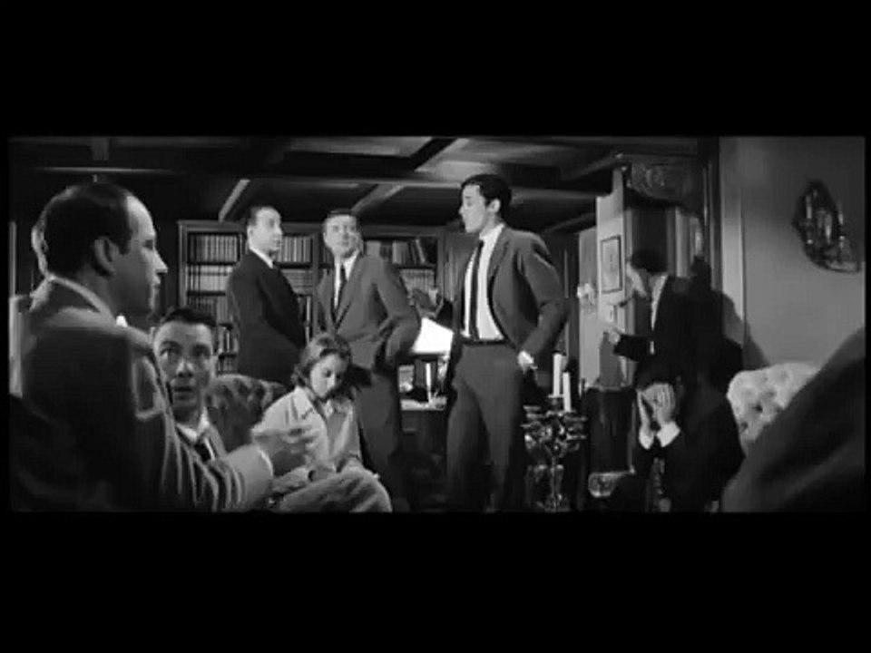 【PARIS BRULE-T-IL?】CLIP / ALAIN DELON