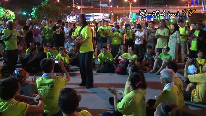 Sing-along with Himpunan walkers
