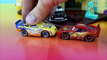 Disney Pixar Cars Lightning McQueen races RPM 64 Piston Cup figure 8 Track Set