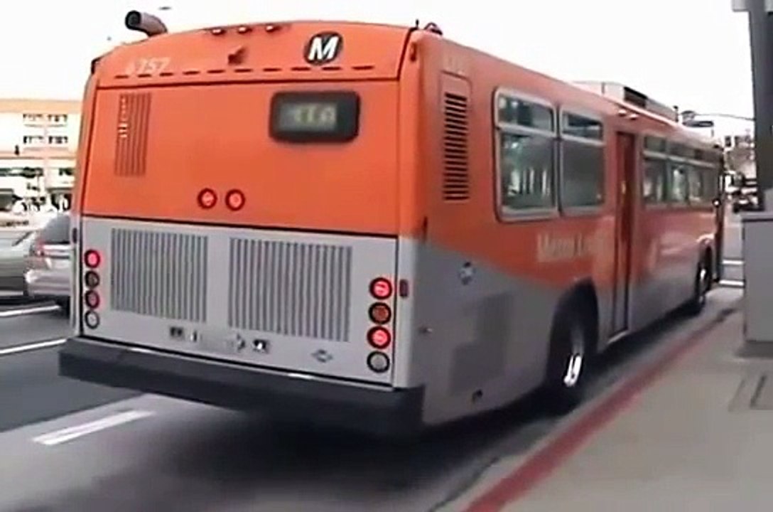 Wheels On The Bus Go Round And Round | Nursery Rhymes | 6 Versions of Buses by Hooplakidz