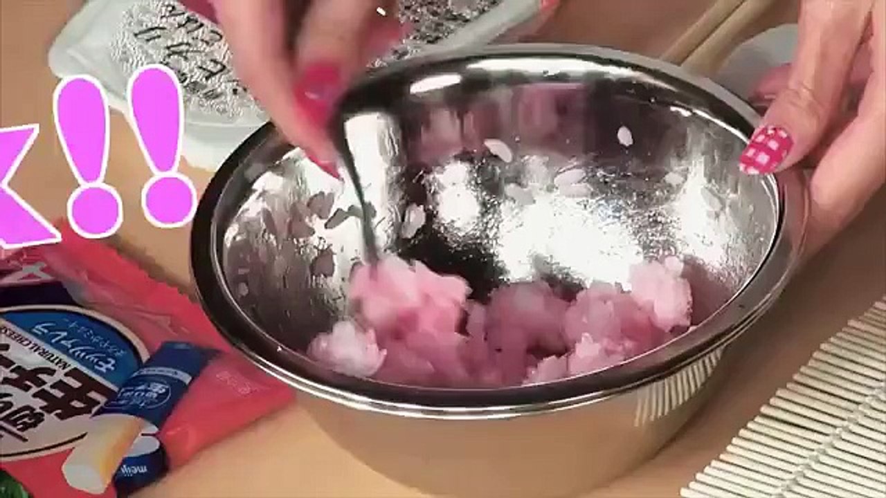 CRAZY Japanese SUSHI ROLL cooking CHALLENGE with Kawaii model Yui Minakata｜皆方由衣の楽しい海苔巻き教室