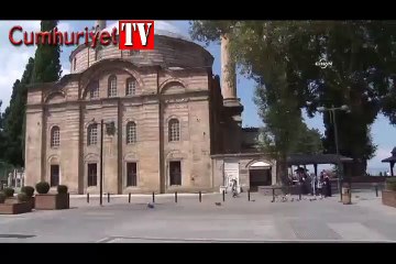 Sıcaktan bunalan güvercinlerin leğende duş keyfi