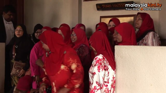 Court postpones RM100mil suit against PKR duo