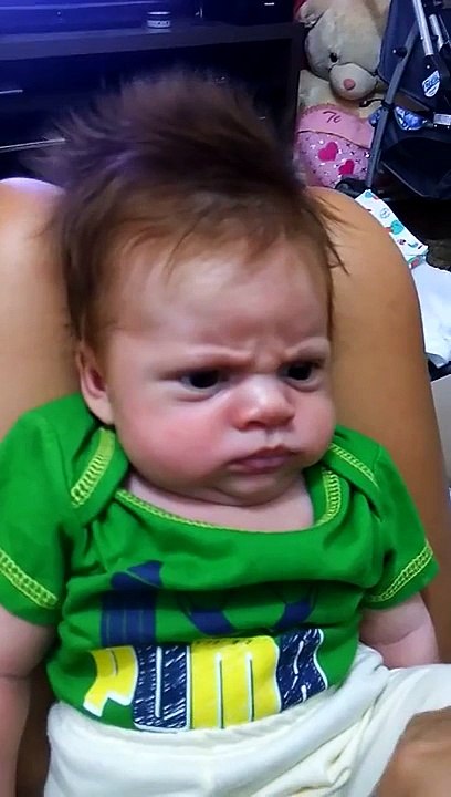 Une mère veut redonner le sourire à son bébé fâché