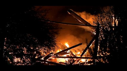 Train trestles collapse in huge Oregon fire