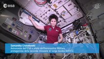 Filastrocche dallo spazio: Samantha legge “Il pianeta di cioccolato”