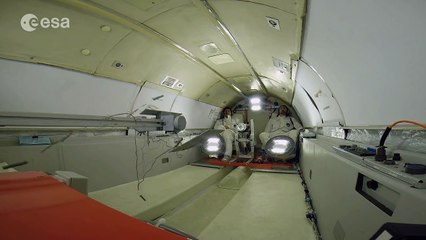 Weightless net testing for derelict satellite capture