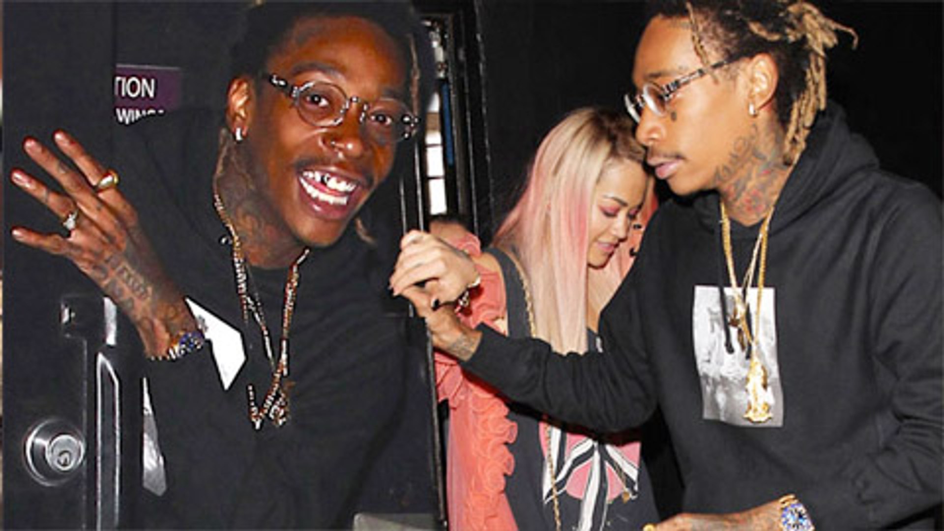 ⁣(VIDEO) OMG! Wiz Khalifa DATING Rita Ora? Abuses Paparazzi, Sneak Out of Nightclub