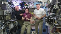 Happy New Year from the ISS (English)