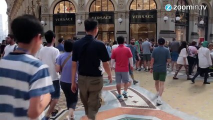 Stepping on this bull's balls brings good luck in Milan