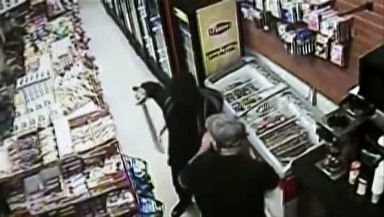 Etats-Unis : attaqué à la machette, un commerçant fait fuir des braqueurs avec une épée