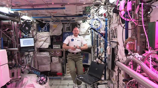 Alexander Gerst announces UNICEF Junior Ambassador Award winner