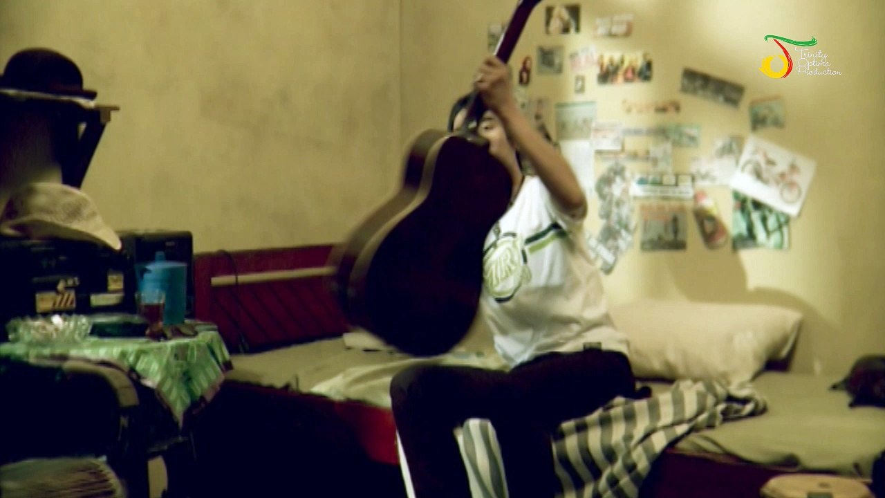 ST12 - Biarkan Jatuh Cinta | Official Video Clip