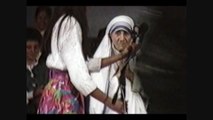 MADRE TERESA di Calcutta: L'Aborto è il più Grande Distruttore dell'Amore e della Pace!