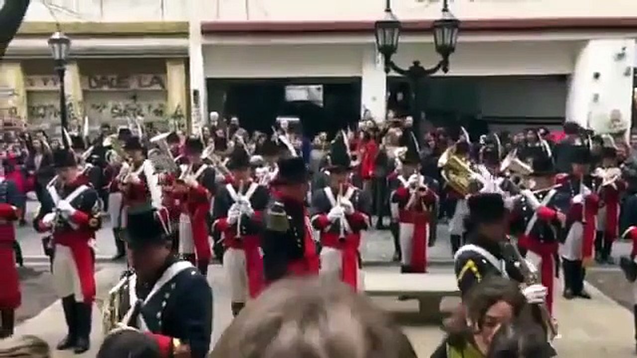 Regimiento de Patricios toca  Jijiji  de Los Redondos