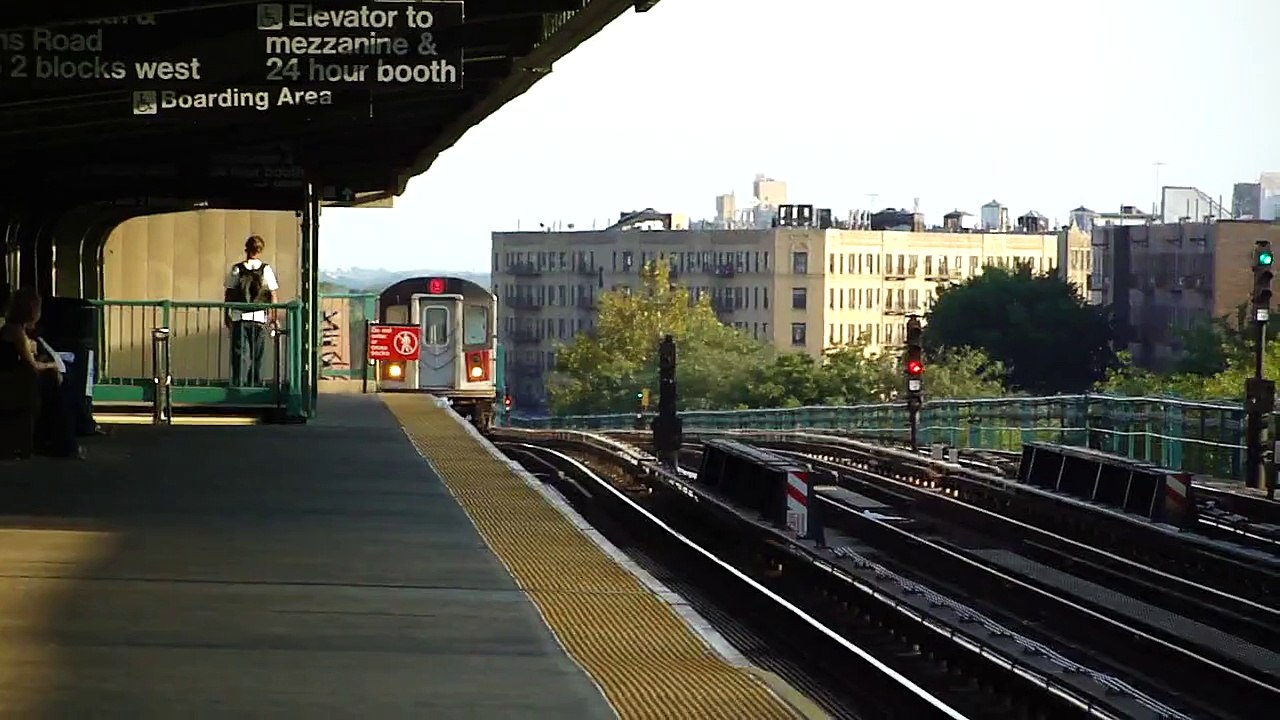 241st Street Bound R142 5 Train @ Pelham Parkway