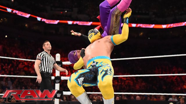 WWE RAW 17th August 2015 - The Prime Time Players & The Lucha Dragons vs. The New Day & Los Matadores