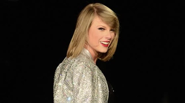 Taylor Swift Gets Choked Up on Stage Talking About Cancer