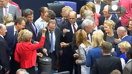 البرلمان الألماني يصوت بالغالبية المطلقة على خطة مساعدة اليونان