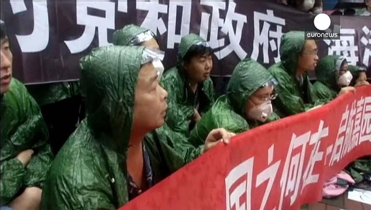 Tianjin: weißer schaum und vergiftete häuser