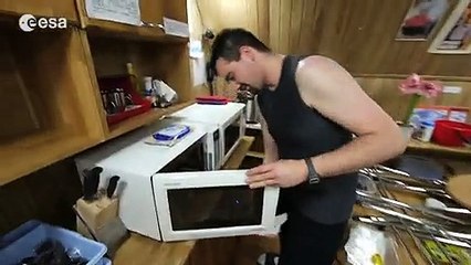 Mars500 video diary 4 - it's housecleaning day!