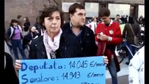 Fabiano Lioi - Bologna Piazza del Nettuno 29-10-2011.Flash mob contro i tagli ai fondi WELFER