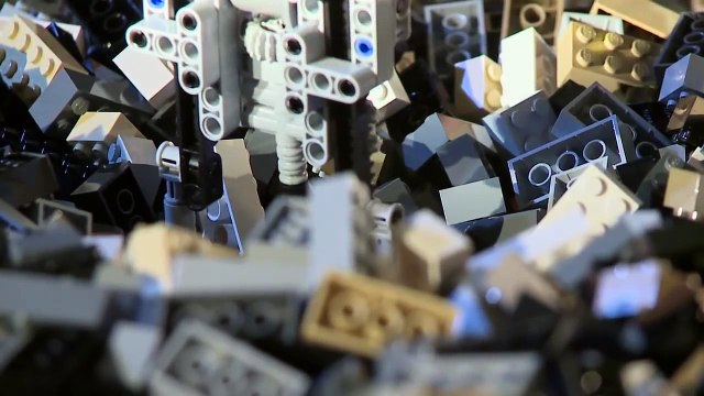 Using LEGO® to simulate ESA's touchdown on a comet