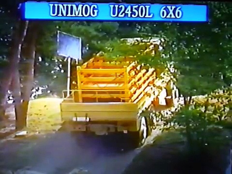Unimog U2450L 6X6 Demonstration