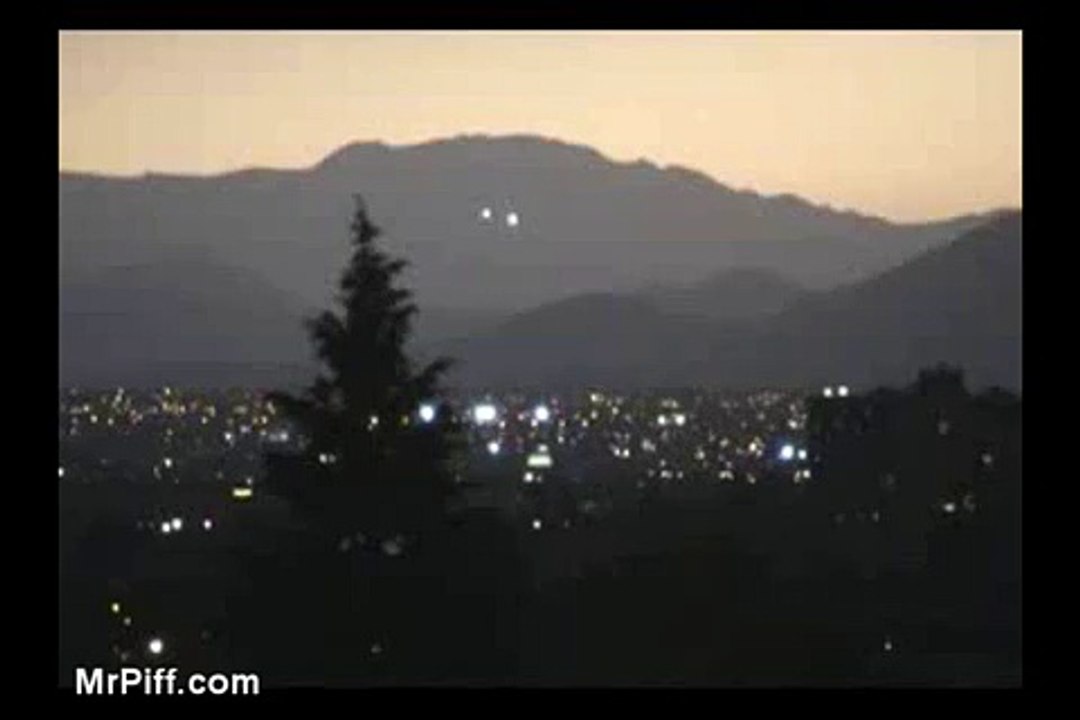 Orbs or UFOs flying over Santiago Chile: May 7th, 2007