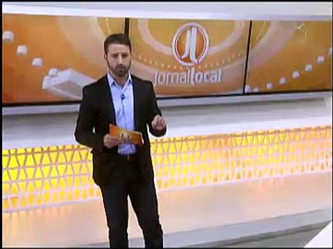 CAMINHÃO DESGOVERNADO MATA PEDESTRE E DERRUBA DOIS POSTES