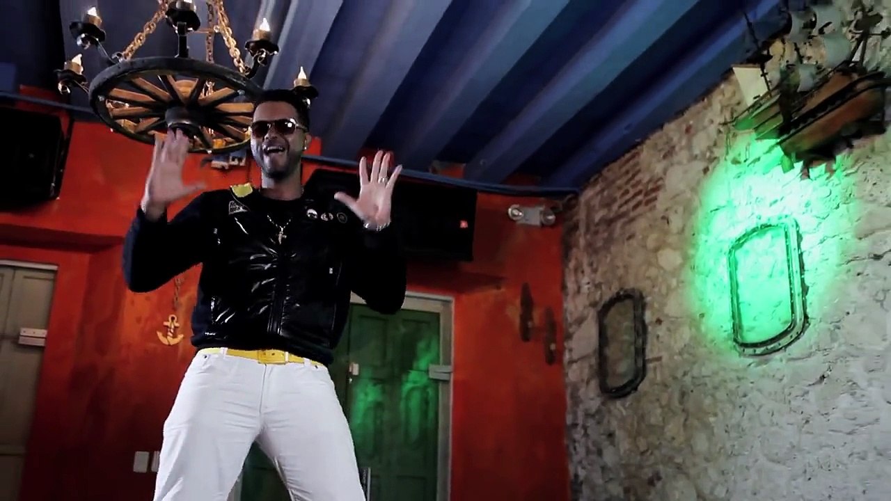 Kevin Florez Ft Simon - La Invite A Bailar [Oficial Video]